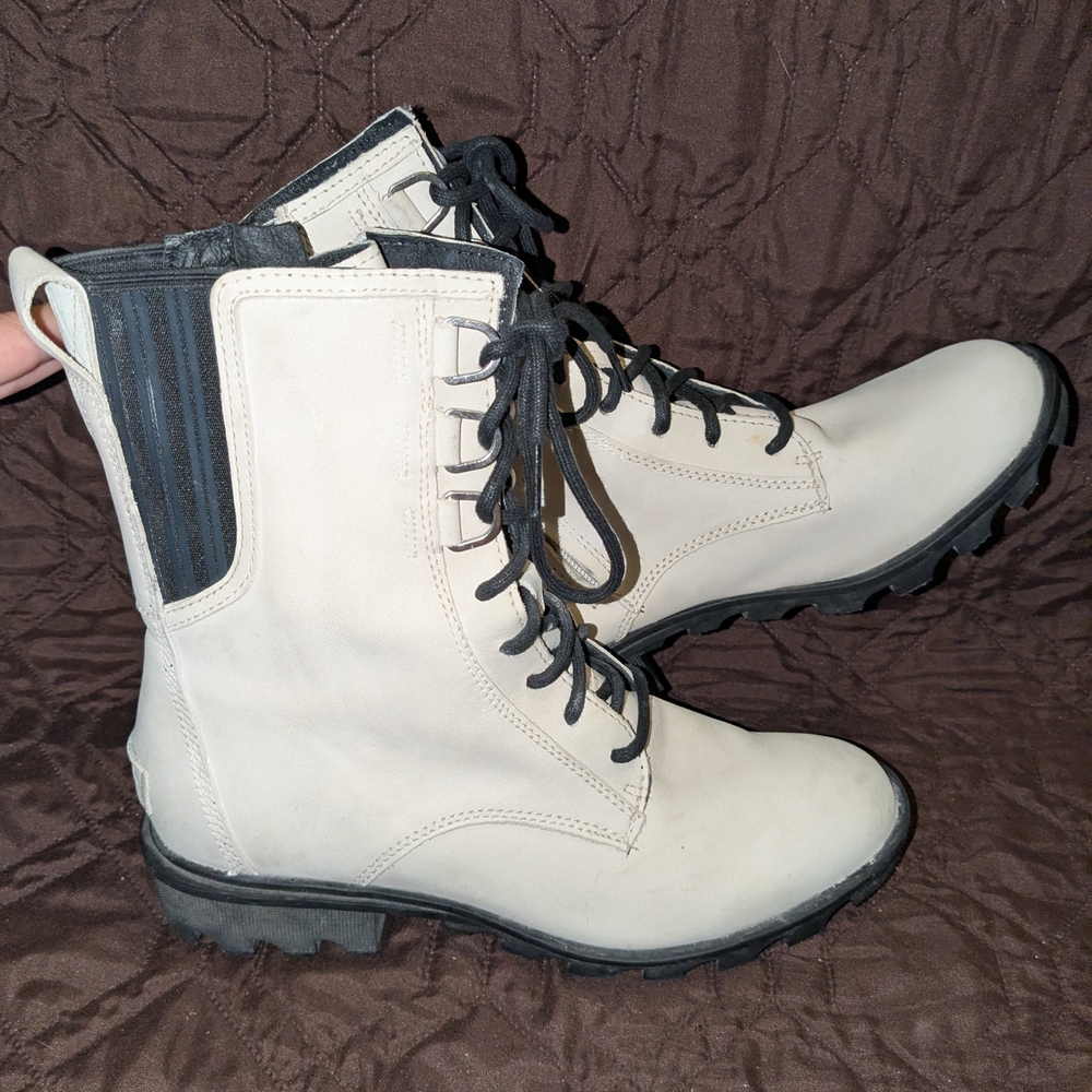 Sorel Women's Lace Up Boots - Black and Off white
